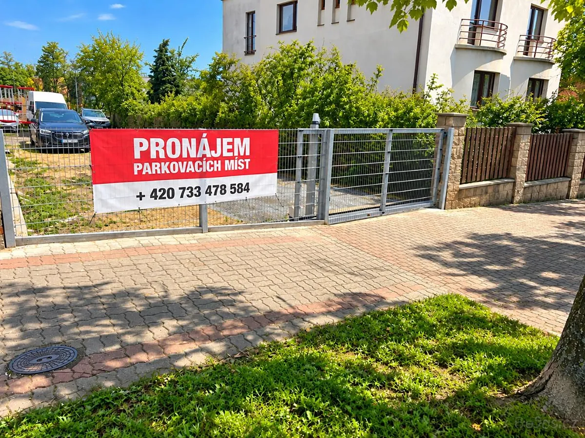 Pronájem garážového stání 18 m²