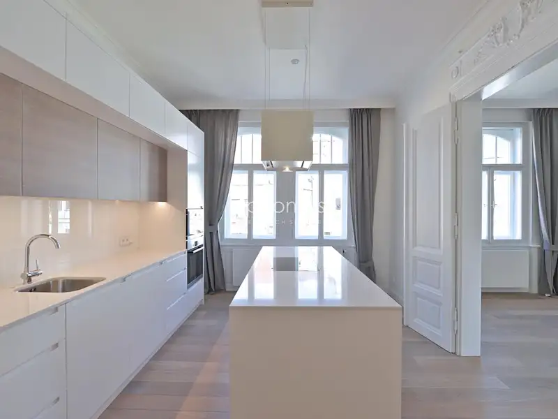 Pronájem bytu 3+kk 137 m², Praha – náhled fotky 3