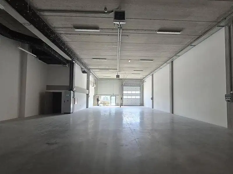 Pronájem komerční nemovitosti 550 m², Praha – náhled fotky 3