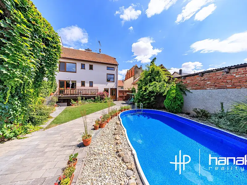 Prodej rodinného domu 243 m², pozemek 939 m², Hradčany-Kobeřice – náhled fotky 2