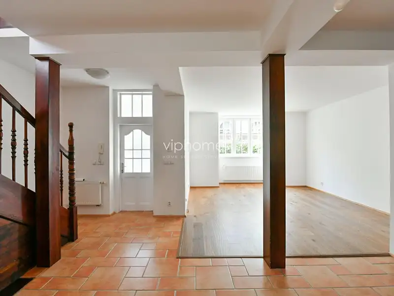 Pronájem rodinného domu 210 m², pozemek 525 m², Praha – náhled fotky 2