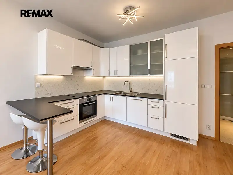 Pronájem bytu 2+kk 63 m², Praha – náhled fotky 1