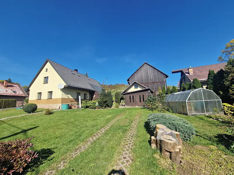 Prodej rodinného domu 219 m², pozemek 934 m², Studenec – náhled fotky 3