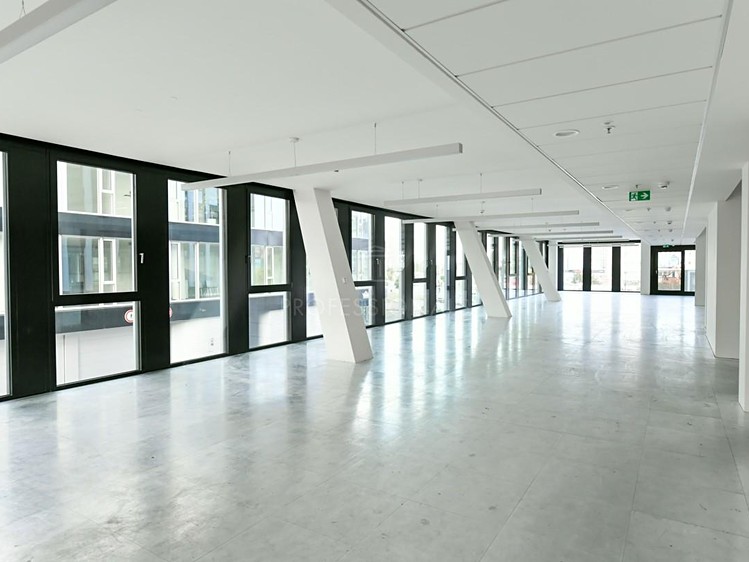 Pronájem komerčního prostoru, 195 m² (2 z 6)