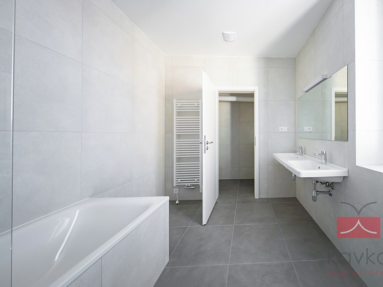 Pronájem bytu 2+kk, 64 m² (2 z 20)