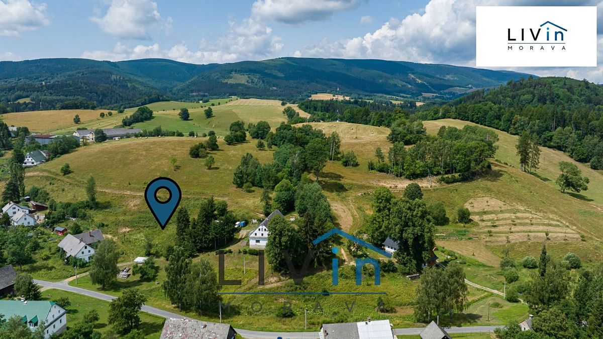 Prodej stavebního pozemku 897 m², Staré Město – fotka 1 z 3