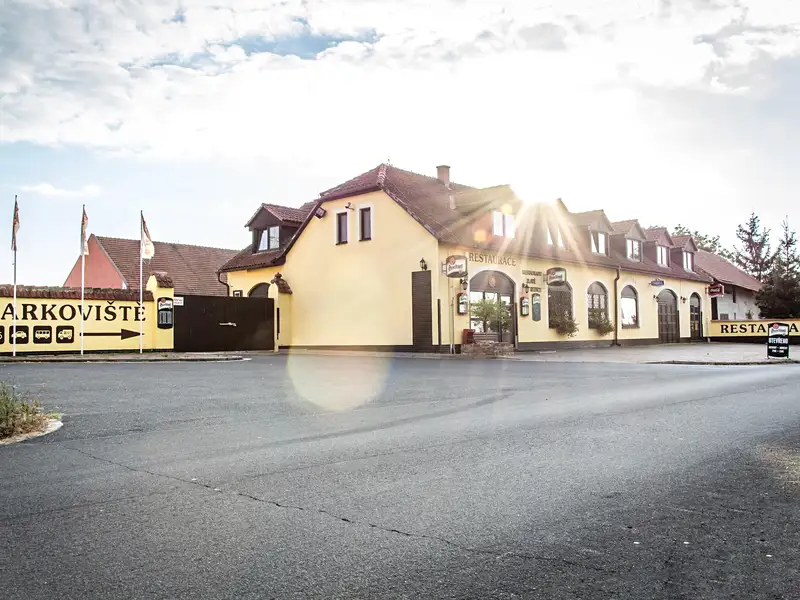 Prodej ubytovacího zařízení 400 m², Břežany I – náhled fotky 3