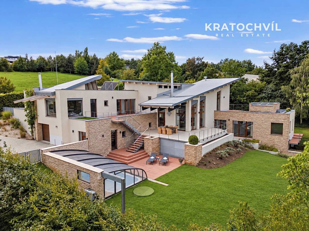 Prodej rodinného domu 674 m², pozemek 2276 m², Praha – fotka 1 z 3