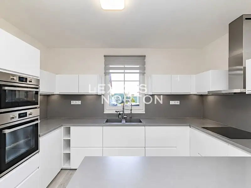 Pronájem rodinného domu 130 m², pozemek 370 m², Postřižín – náhled fotky 2