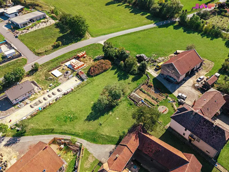 Prodej stavebního pozemku 856 m², Benátky – náhled fotky 3