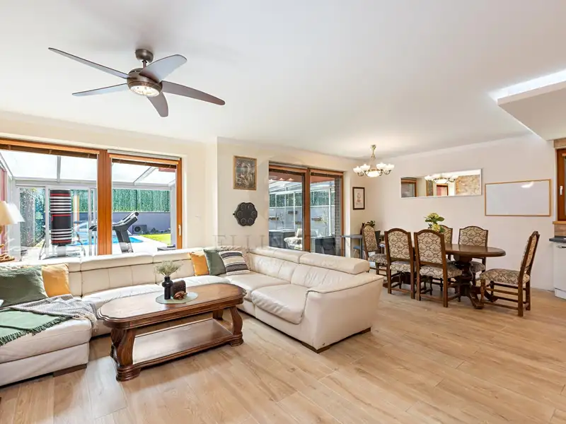 Prodej rodinného domu 163 m², pozemek 381 m², Roztoky – náhled fotky 2