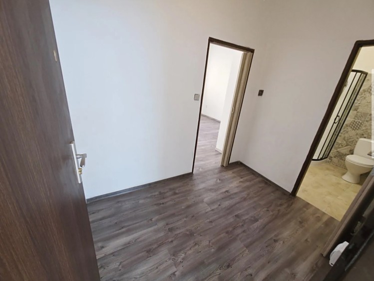 Квартира 1+kk в оренду, 30 м² (4 з 6)