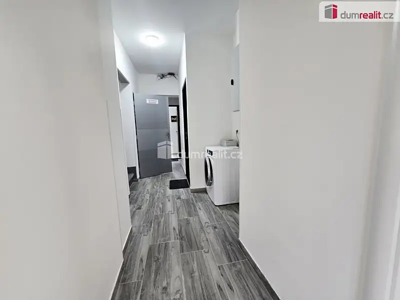 Pronájem bytu 1+kk 20 m², Lužná – náhled fotky 2