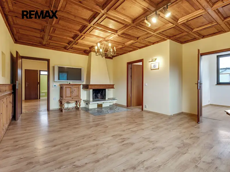 Prodej rodinného domu 240 m², pozemek 1859 m², Praha – náhled fotky 2