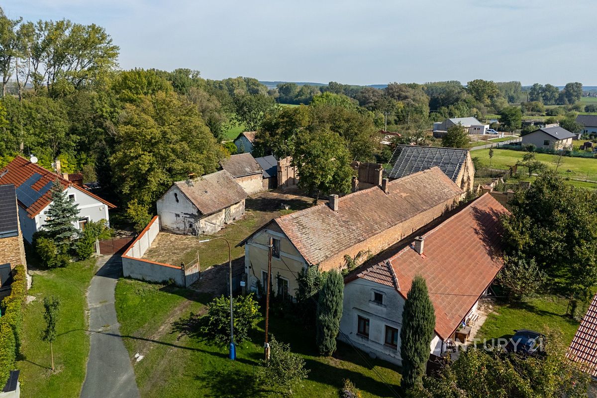 Prodej stavebního pozemku 1838 m² – fotografie 3