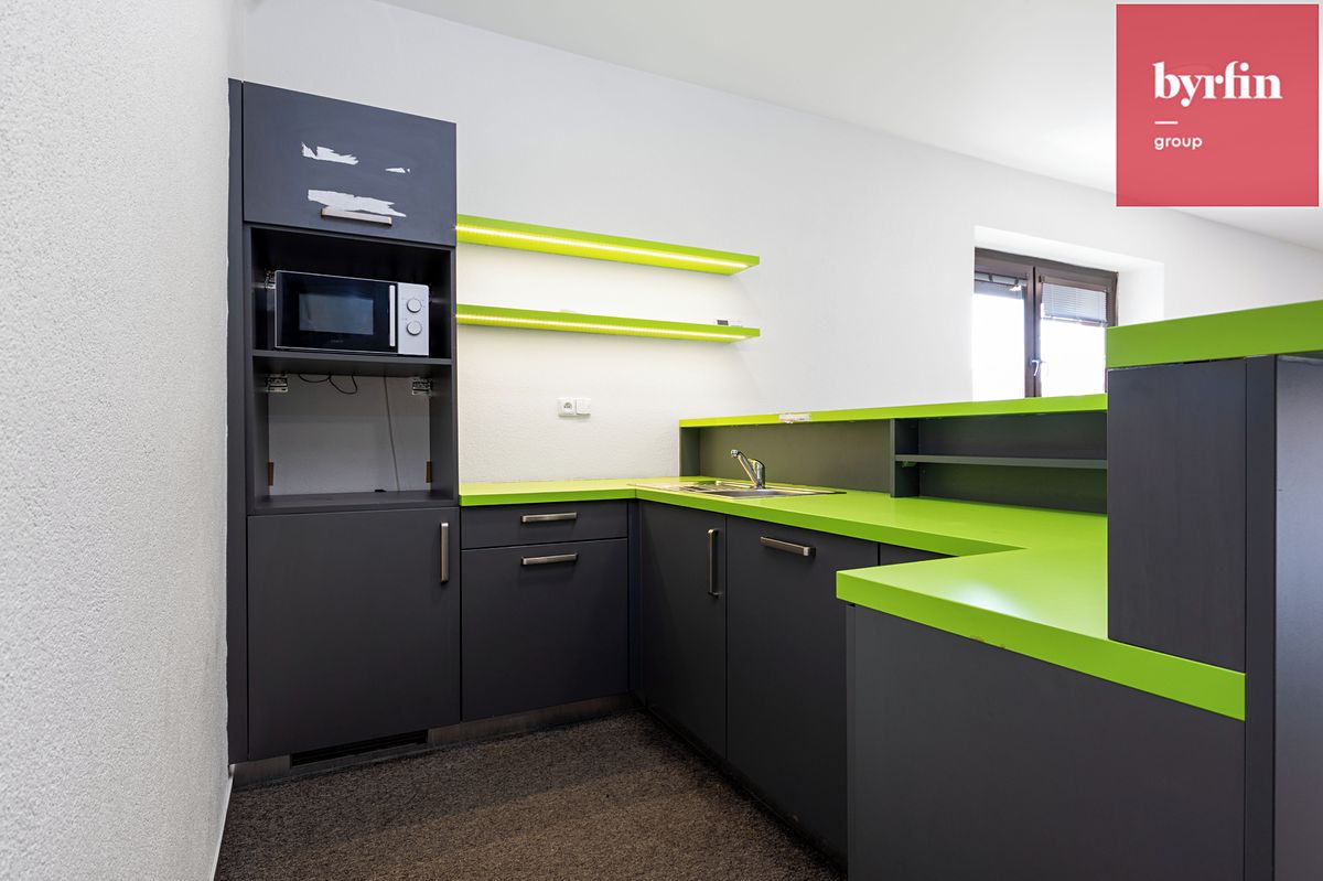 Pronájem kanceláře 135 m² – fotografie 4