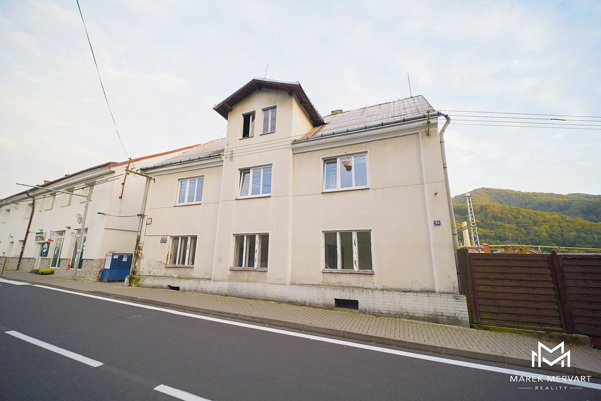 Prodej rodinného domu 410 m², pozemek 382 m², Povrly – fotka 1 z 3