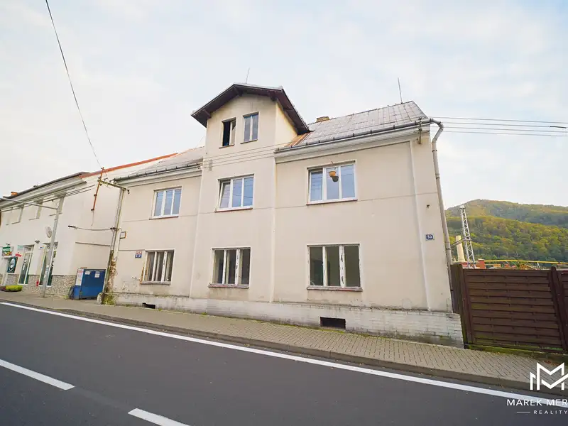 Prodej rodinného domu 410 m², pozemek 382 m², Povrly – náhled fotky 1