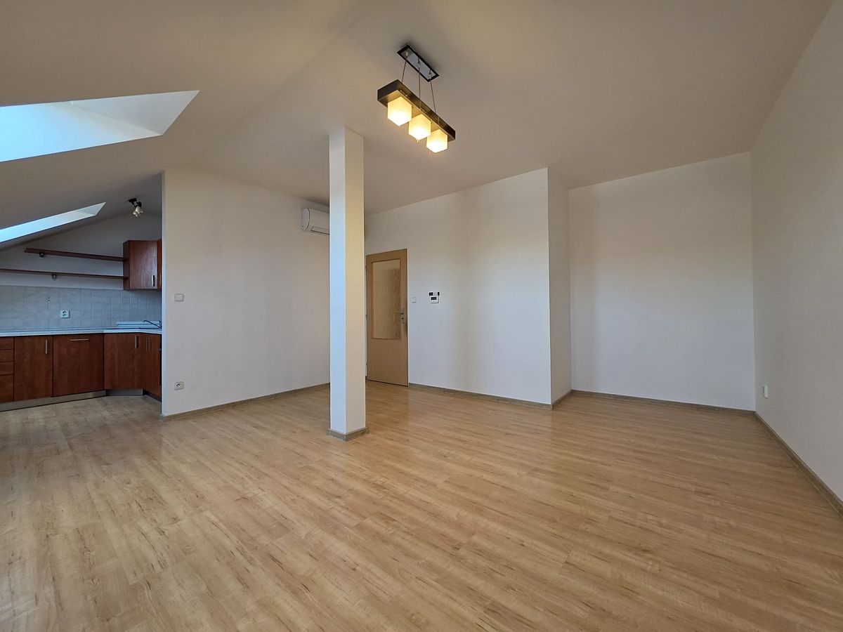 Pronájem bytu 2+kk 61 m² – fotografie 5