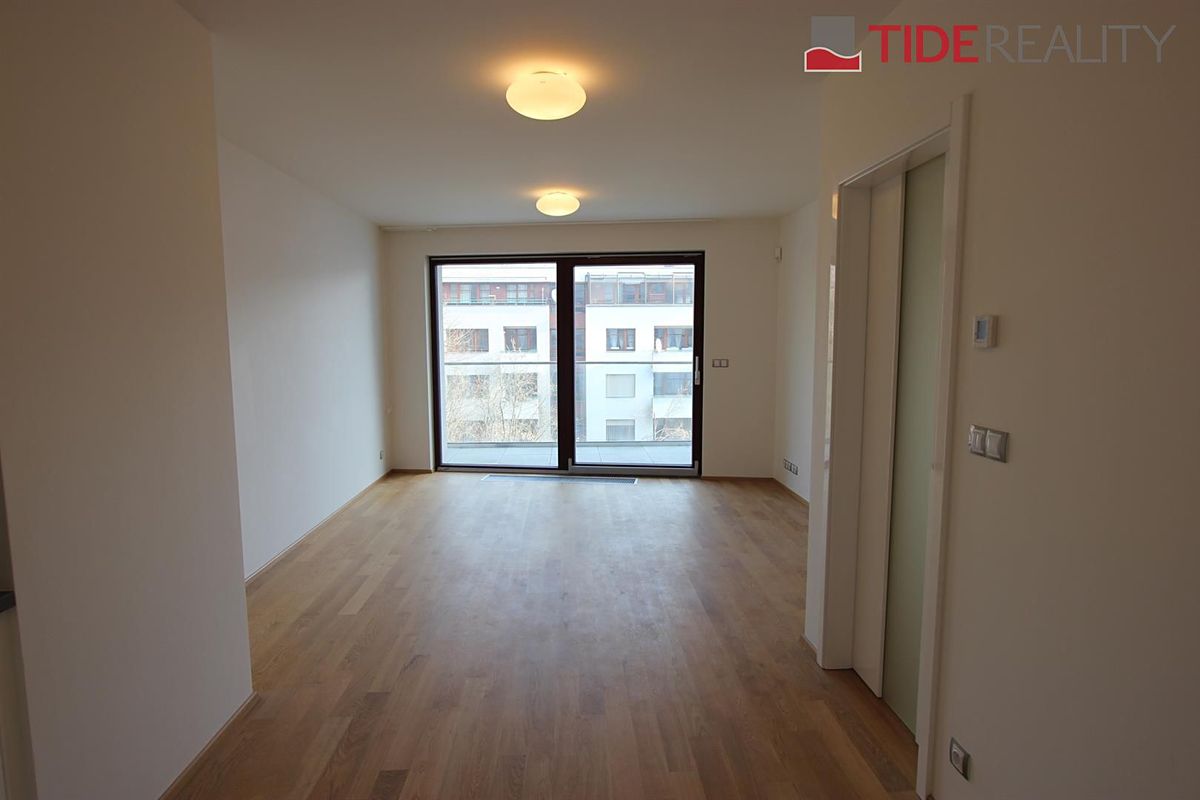 Pronájem bytu 2+kk 61 m² – fotografie 3