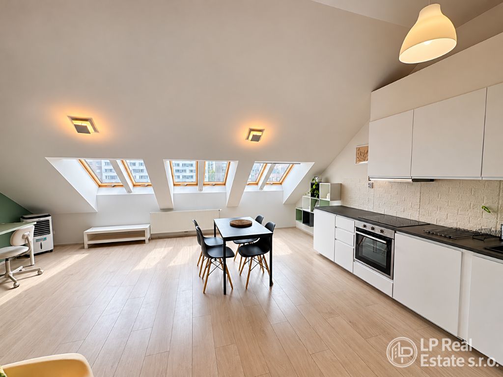 Pronájem bytu 1+kk 44 m² – fotografie 5