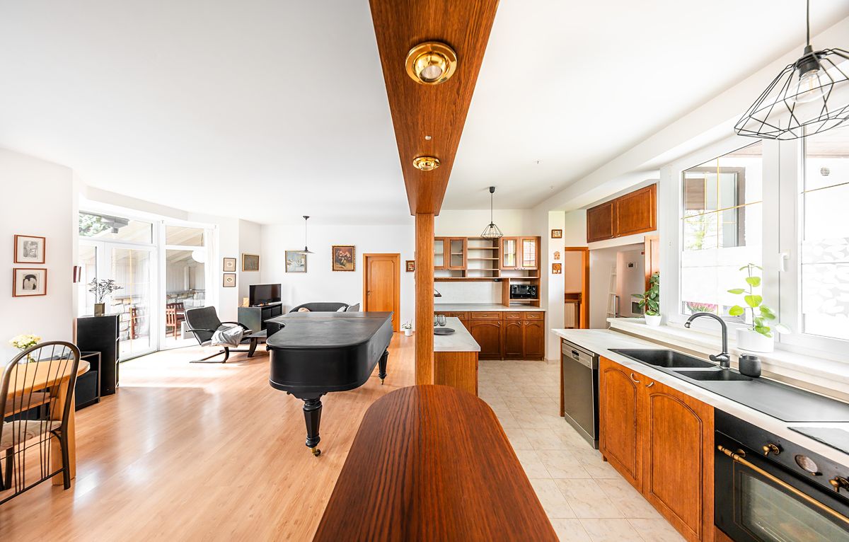 Prodej rodinného domu 212 m², pozemek 429 m² – fotografie 2