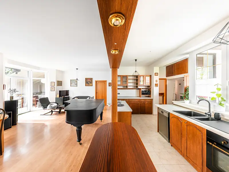 Prodej rodinného domu 212 m², pozemek 429 m², Pardubice – náhled fotky 2