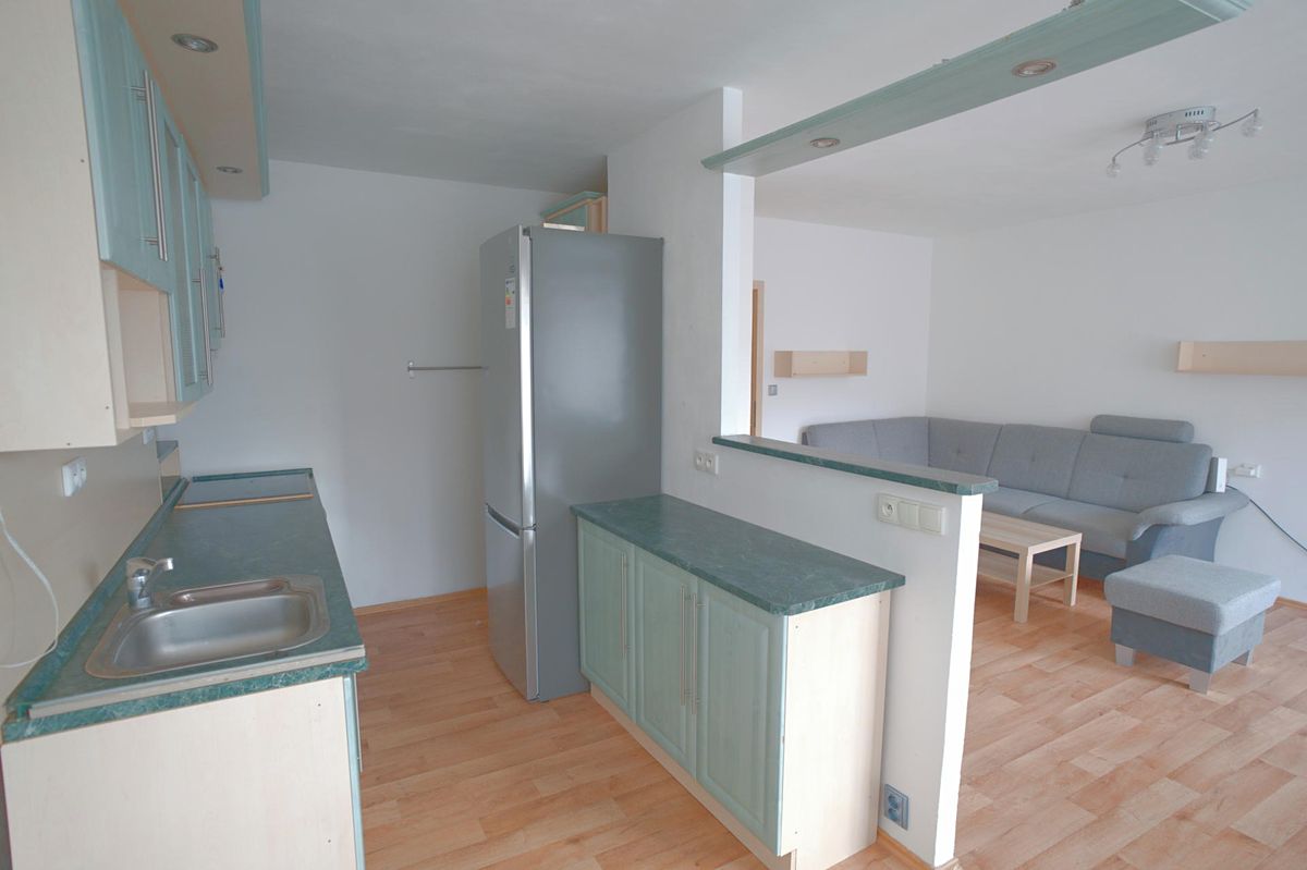 Pronájem bytu 3+1 80 m², Praha – fotka 1 z 3