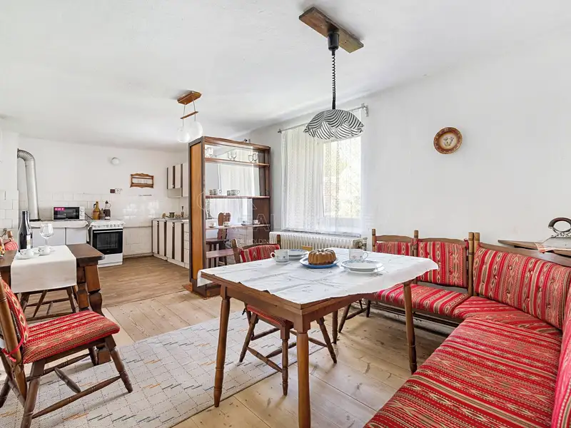 Prodej rodinného domu 350 m², pozemek 7530 m², Krasonice – náhled fotky 2
