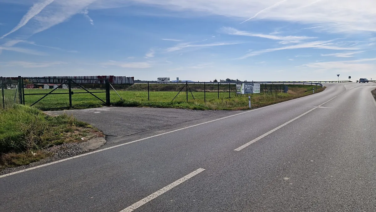 Pronájem komerčního pozemku 18000 m²