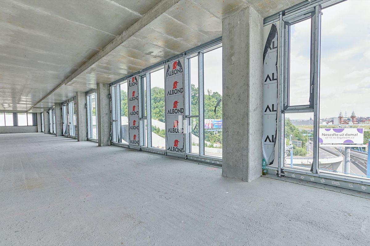 Pronájem kanceláře 1316 m² – fotografie 3