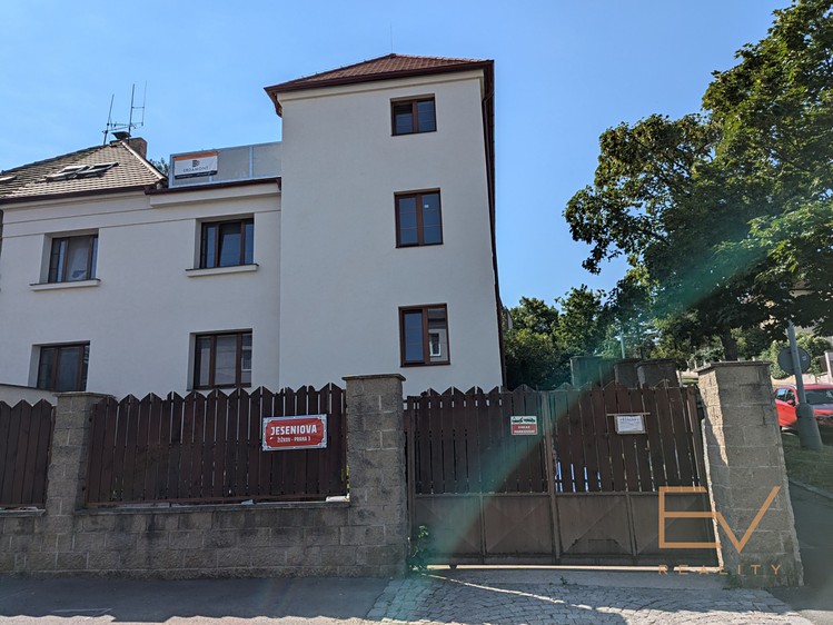 Pronájem bytu 2+kk, 58 m² (10 z 11)