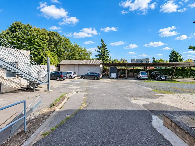 Prodej činžovního domu 558 m², Praha – náhled fotky 1