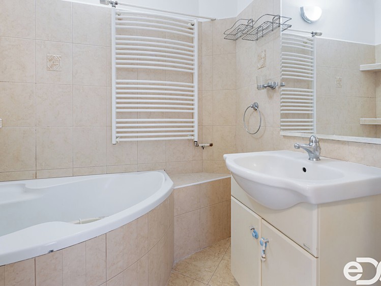 Prodej bytu 2+1, 67 m² (1 z 11)