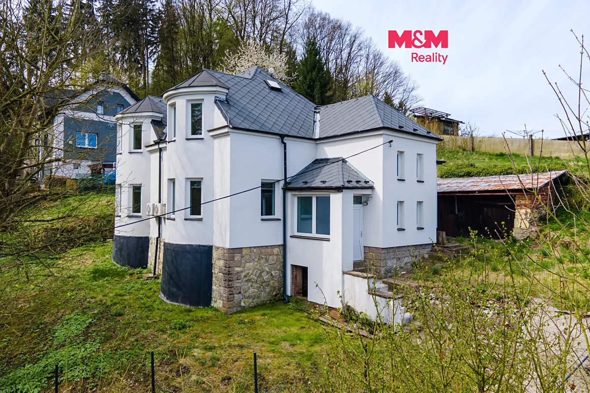 Prodej rodinného domu 198 m², pozemek 1224 m²