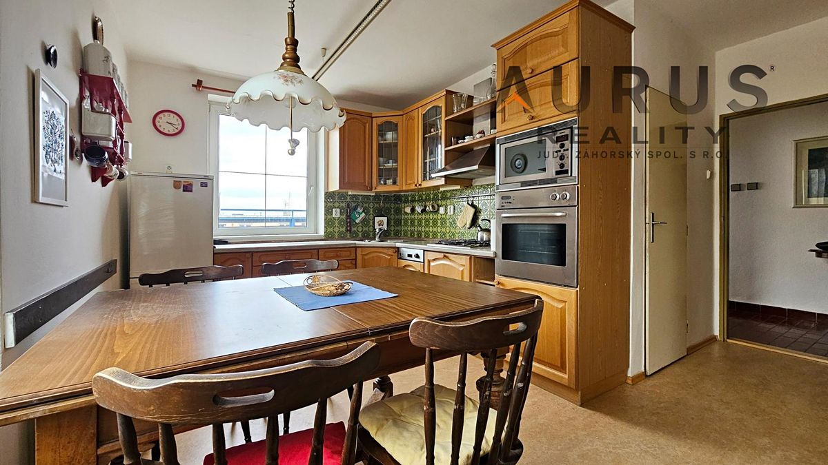 Pronájem bytu 4+1 105 m² – fotografie 3