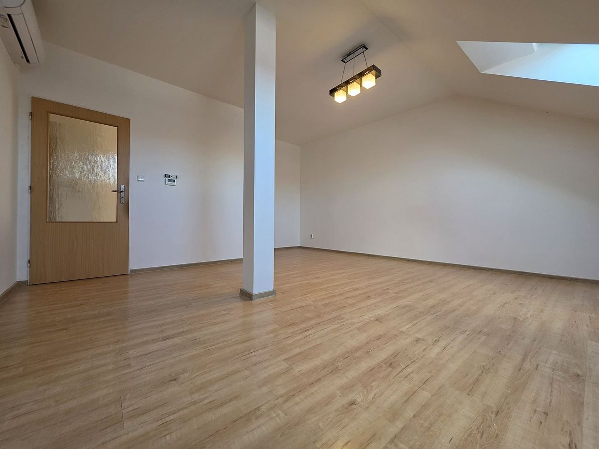 Pronájem bytu 2+kk 61 m² – fotografie 3