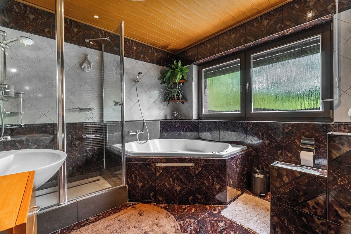 Prodej rodinného domu 305 m², pozemek 305 m² – fotografie 4