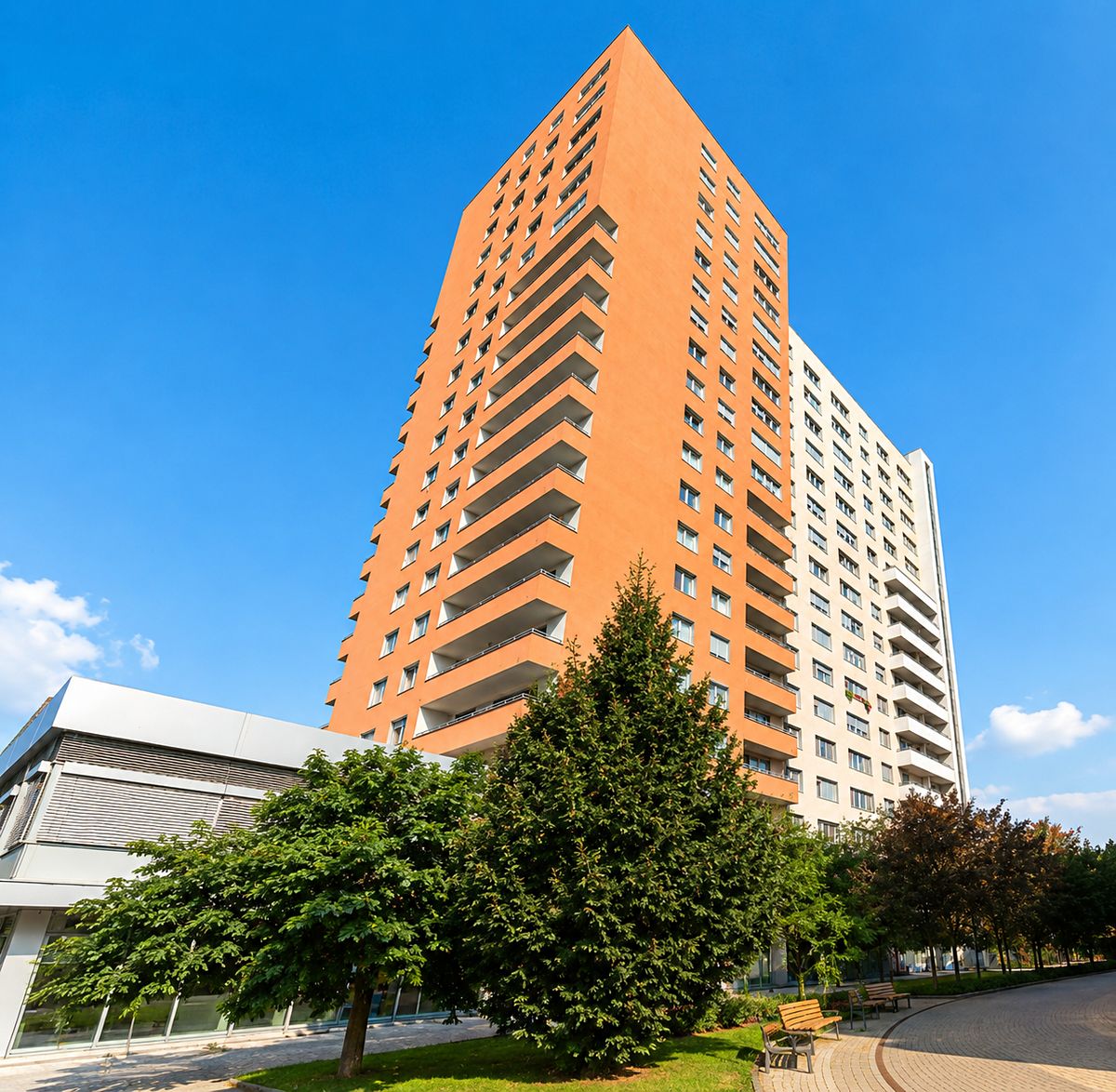 Pronájem garážového stání 12 m²