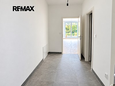 Prodej komerčního prostoru, 41 m² (2 z 5)