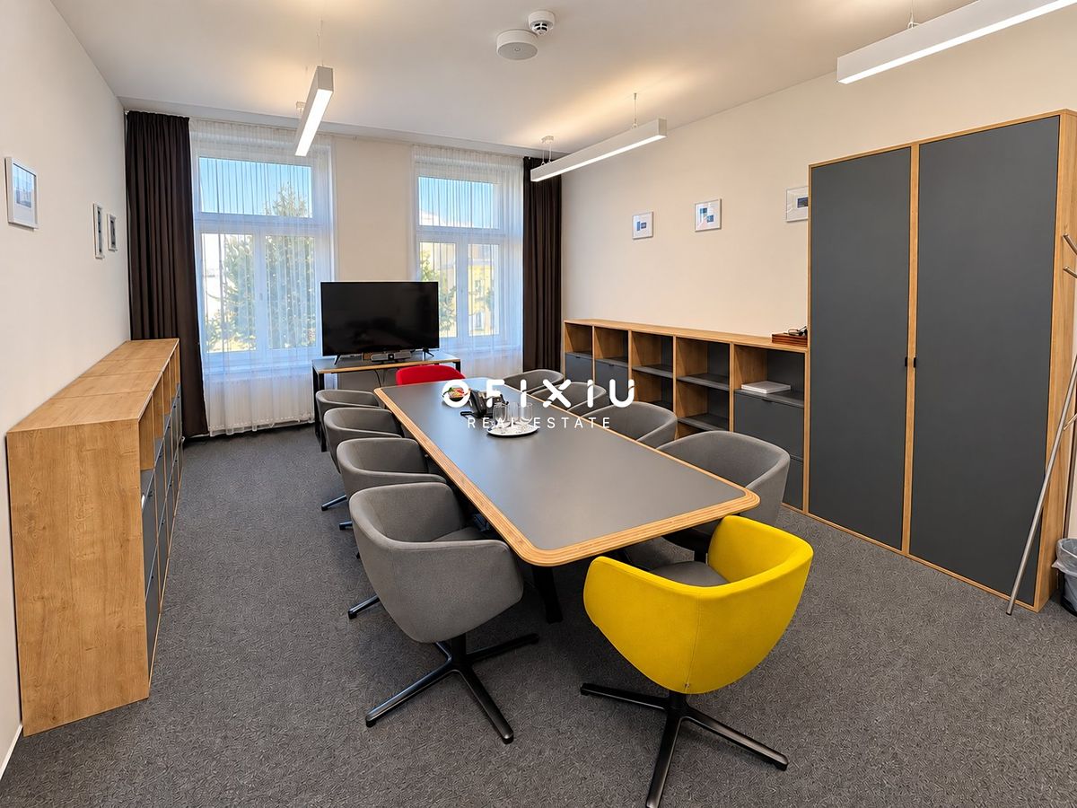 Pronájem kanceláře 294 m² – fotografie 2