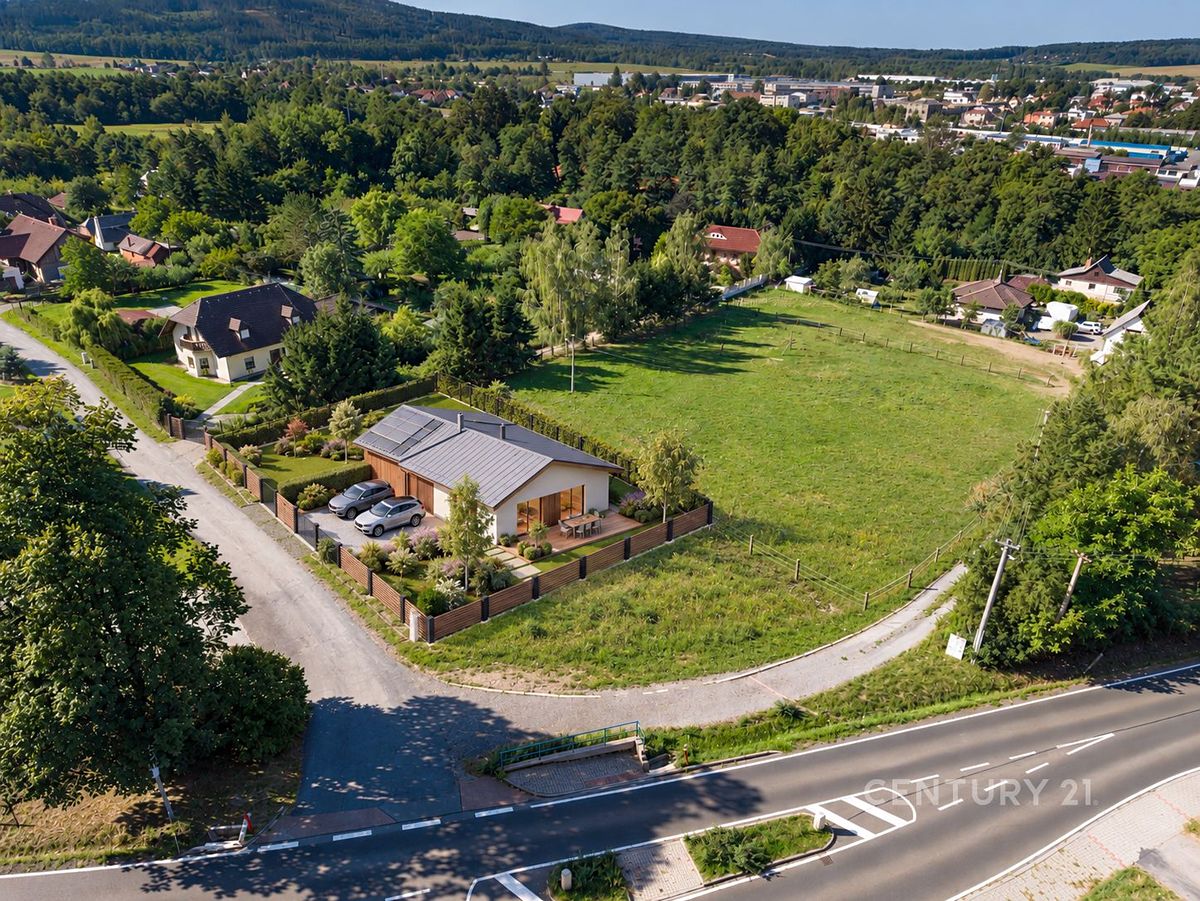 Prodej stavebního pozemku 982 m² – fotografie 3