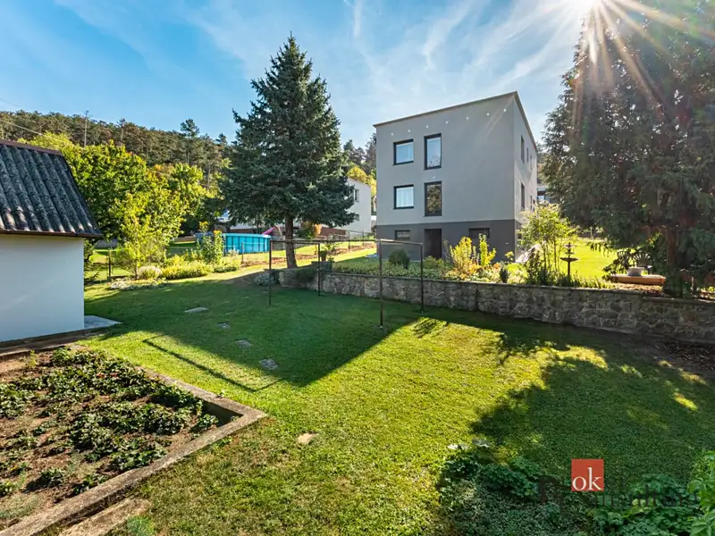 Prodej rodinného domu 199 m², pozemek 953 m², Králův Dvůr – náhled fotky 2