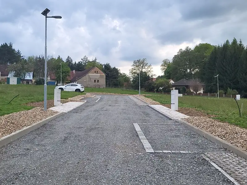 Prodej stavebního pozemku 835 m², Popovice – náhled fotky 2