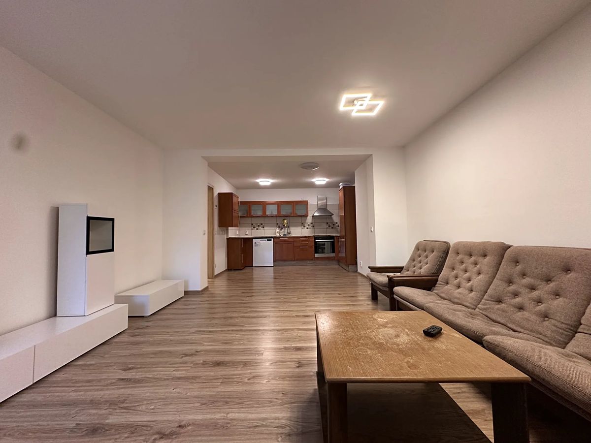 Pronájem rodinného domu 97 m², pozemek 360 m², Rybitví – fotka 1 z 3
