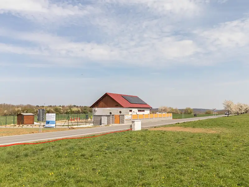 Pronájem stavebního pozemku 1081 m², Měňany – náhled fotky 2