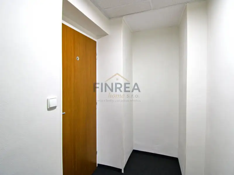 Pronájem bytu 1+kk 19 m², Chomutov – náhled fotky 2