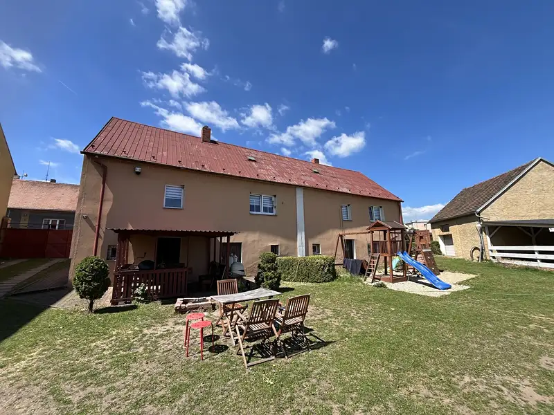 Prodej rodinného domu 280 m², pozemek 1288 m², Očihov – náhled fotky 3