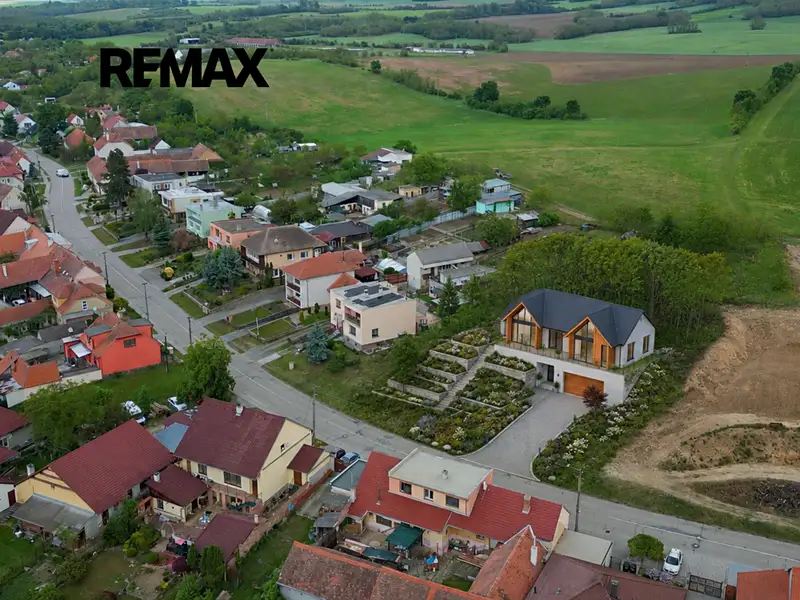 Prodej stavebního pozemku 1501 m², Hostěradice – náhled fotky 1