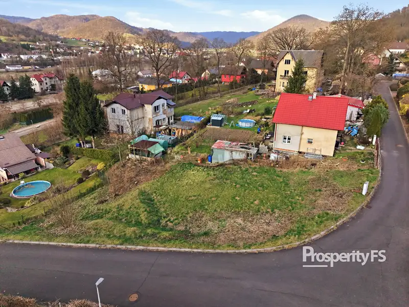 Prodej stavebního pozemku 728 m², Velké Březno – náhled fotky 2